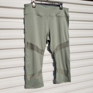 Nicole Miller Active sage green capri leggings